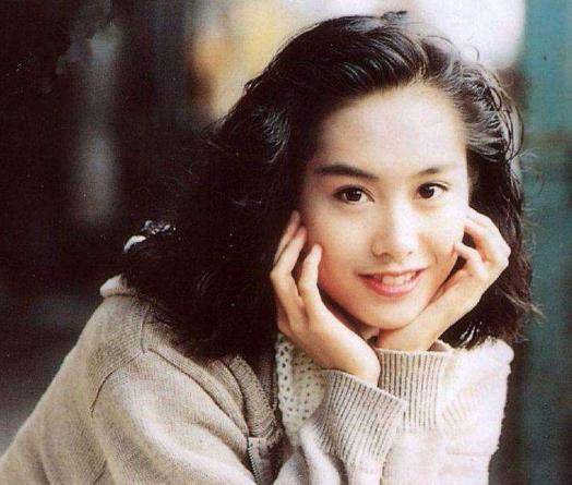 48岁朱茵出行穿搭老气,紫霞仙女再无仙气,变身买菜大妈