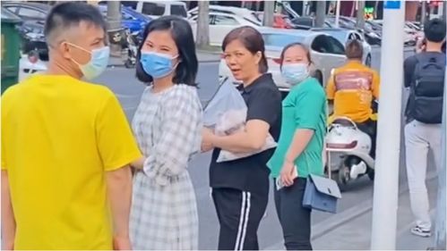黑衣大妈,就是个沙雕操作而已,不至于这番表情吧