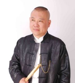 52岁大妈网恋高富帅被骗每日轻松一刻7月3日晚间版