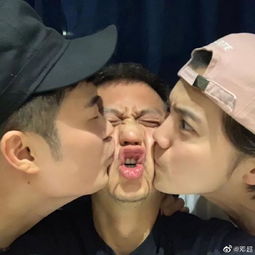 孙俪邓超又把儿子亲变形,云淡风轻的婚姻总有狠狠的幸福