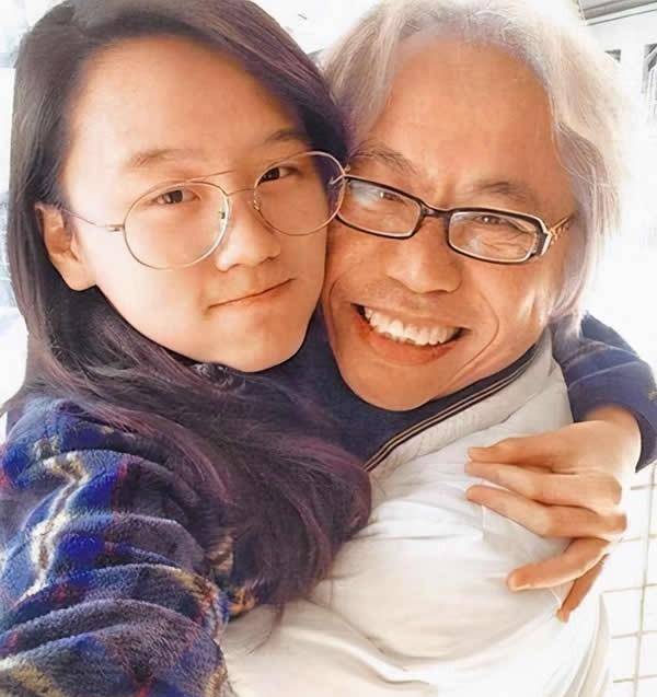 17岁的少女爱上57岁的大叔,8年过去了,女孩后悔了吗