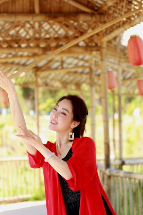 五月母亲节,几十名老年模特来到景区,展示自我,自信美丽