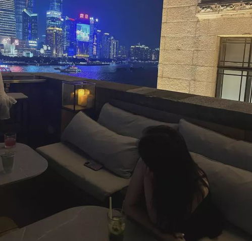 13岁王诗龄疑与男友豪宅度七夕,拍照害羞到抱肩低头,评论区沦陷