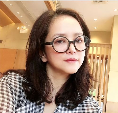 萝莉始祖叶蕴仪51岁近照依旧甜美可人,曾拍大尺度写真谋生