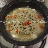延年益寿蒜辣小鱼豆腐煲的做法