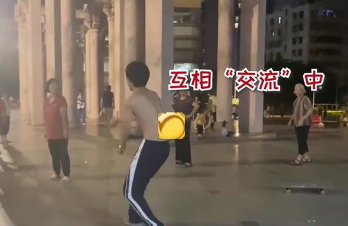 广东小伙与广场舞大妈起争执,用退退退还击用魔法打败魔法