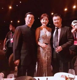谁还敢说中年妇女很肥腻45岁的牛莉大秀长腿马甲线美不胜收