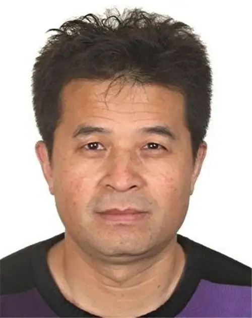 62岁毕福剑商演捞金,身败名裂还为老不尊对女粉丝摸头又摸手