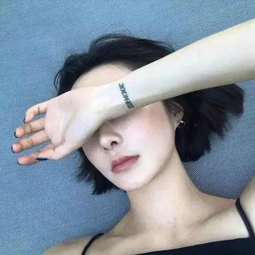 短发女头