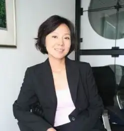 48岁闫妮减肥30斤后,美腿堪比18岁少女,身材简直逆生长