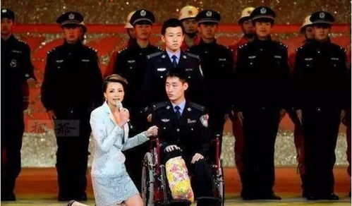 当众下跪的5位明星,前3位被人夸赞,他们却被网友怒骂