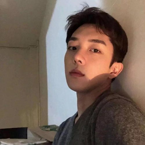 男生头像我也有过那么一段想不顾一切留住某个人的日子