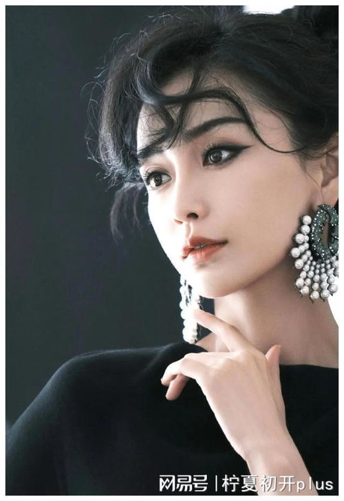 angelababy杨颖全新大片,神秘感十足,蝴蝶骨上演炙热风情