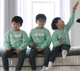 宋家三胞胎近照超可爱从萌娃变帅哥,你的表情包该更新啦