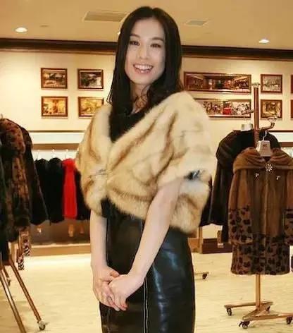 关晓彤长腿熊猫表情包关晓彤