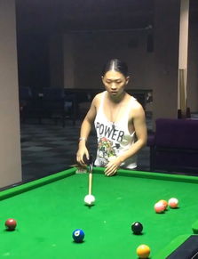 打台球让人懵圈的一次击球,网友丁俊晖潘晓婷都打不出这样的球
