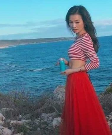 50岁比张庭嫩的人多的是,她全靠美颜装青春少女,不老都是假的