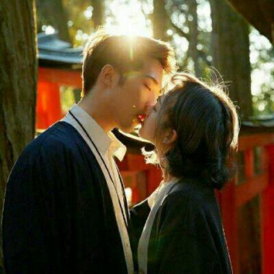 2018qq个性情侣头像亲吻暧昧学生图片你的全世界必须只有我