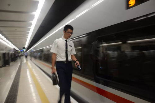 广深港高铁首发动车组从整装待发到正式出发