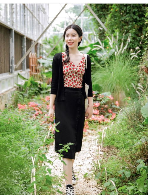 40岁女人不要一味再追求成熟,试试这3种纯色搭配,减龄更美丽