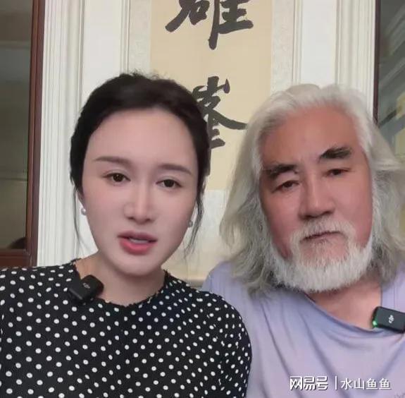 73岁张纪中再当爹第四胎马上临盆,妻子挺大肚逛寺庙照片被曝光