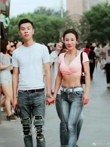 50岁辣妈容貌身材似少女,出门像儿子女朋友