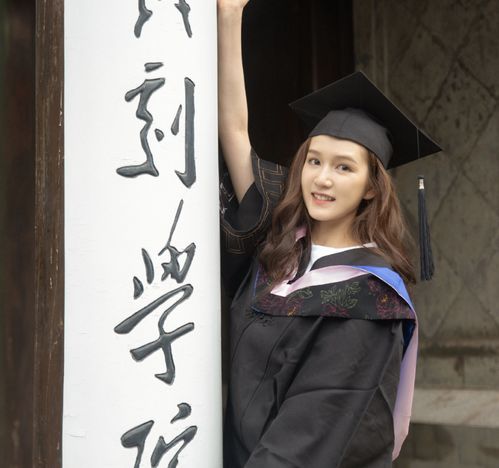 陈思诚零点为40岁前妻佟丽娅庆生,无惧90后女友吃醋,网友直呼离谱