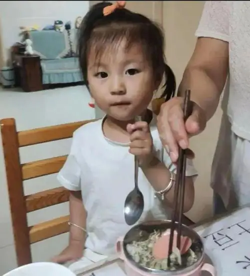 奶奶走开15分钟,2岁半女童就在家中离奇失踪,已过去11天