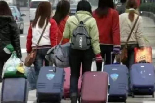 东北60岁保安被200斤女子性侵,大爷哭诉她太强壮,我腰要断了