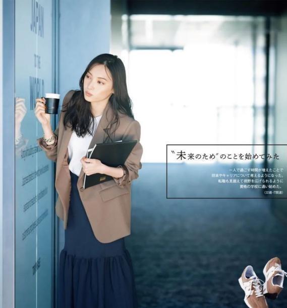 膝下裙低跟鞋才是40岁女人最优雅打扮,显高显瘦还特有气质