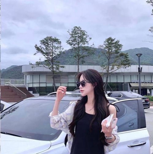 扔掉你的碎花裙今夏流行这3种裙子,40岁女人穿更时髦减龄