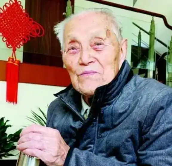 至今还健在的开国将军只有3位了,最年轻的100岁,最年长的110岁