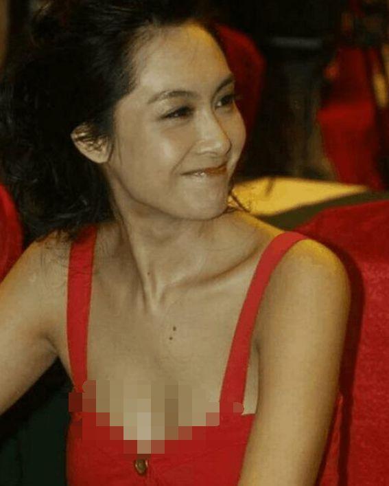 朱茵亮相让人心生怜惜,46岁下垂成大妈,同龄李嘉欣如少女