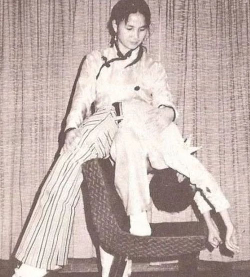 3岁乞讨,12岁当舞女,大红后抑郁自杀,57岁的影后告诉我们命运哪有什么道理