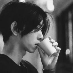 头像丨我可能是盐吃多了,闲得总是想你