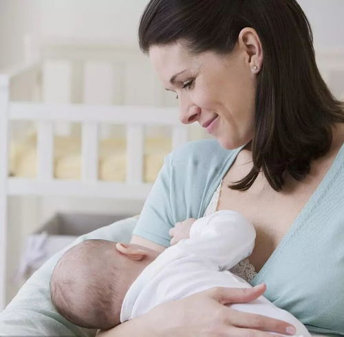 注意母乳喂养不当也会让宝宝肠绞痛