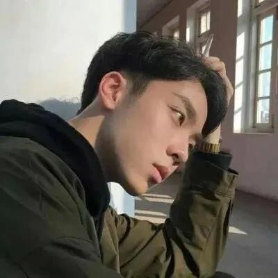 余光黯然的昵称大全男依偎悲荒可爱点