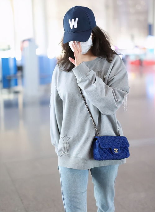 40岁的宋佳也太真实了,素颜就敢现身机场,自信的女人最美