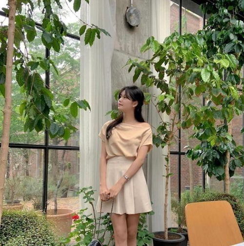 扔掉你的碎花裙今夏流行这3种裙子,40岁女人穿更时髦减龄