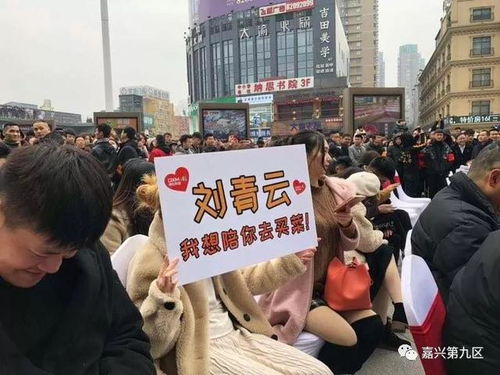 渣渣辉刘青云空降嘉兴八佰伴,人山人海天桥都堵了