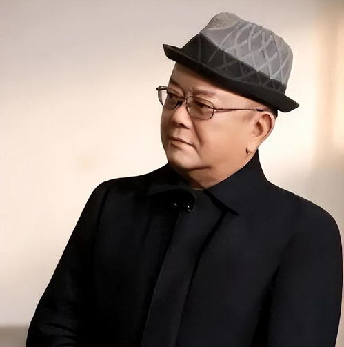 老年得子的王刚本以为可以安度晚年,但如今的情况却让人感叹