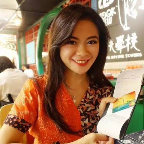 50岁阿姨颜值完爆18岁少女,女人的美丽真的与年龄无关