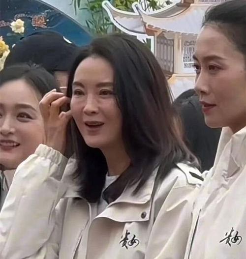 晴格格王艳现身活动已显老态