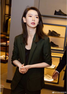 真羡慕35岁戚薇状态仍无敌,人美又会穿,难怪李承铉要宠着她