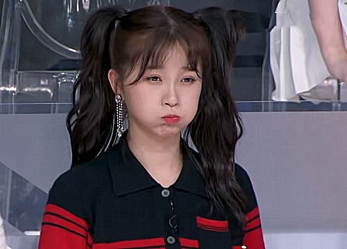 王清张钰表演获称赞,蔡徐坤要向她们请教,虞书欣表情亮了