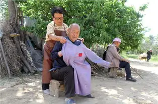 从民间接生员到农村理发师,一个75岁老大妈的故事