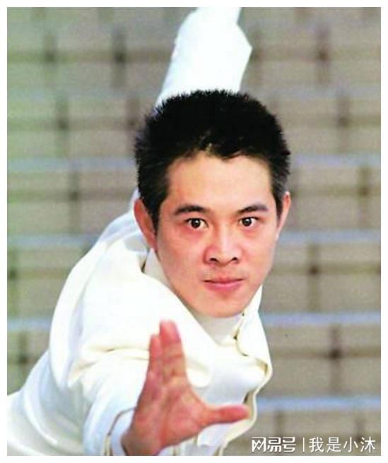 60岁李连杰满脸皱纹,老年斑清晰可见,与62岁刘德华像两代人