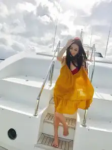51岁温碧霞着比基尼前凸后翘