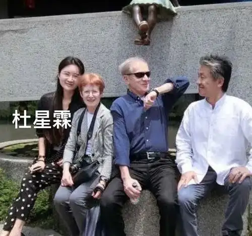 张纪中私下聚会曝光,38岁娇妻和可爱儿子相伴,孙楠瘦成闪电