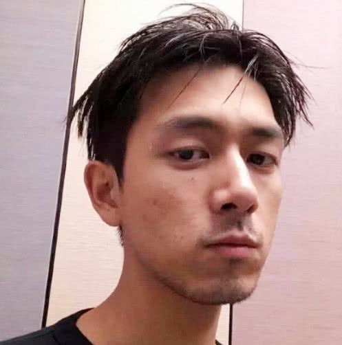 中年男照片头像图片一个男人